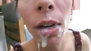 Slastna kurva krmanjonac porn crnka stimulira pičku seks igračkama